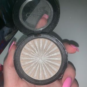 Ofra nikkie tutorials highlighter